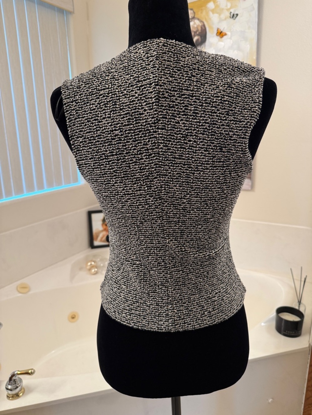 Vest - Picture 3 of 4